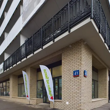 Daire Modern And Comfortable Studios With Smart Tvs Near Pge By Noclegi Renters Varşova