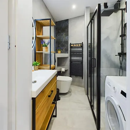Modern And Comfortable Studios With Smart Tvs Near Pge By Noclegi Renters Daire *