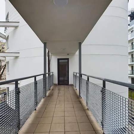 Modern And Comfortable With Smart Tvs Near Pge By Renters * وارسو