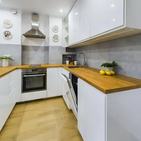 Modern And Comfortable Studios With Smart Tvs Near Pge By Noclegi Renters Daire
