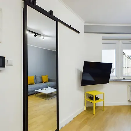 Modern And Comfortable With Smart Tvs Near Pge By Renters وارسو