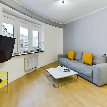 Daire Modern And Comfortable Studios With Smart Tvs Near Pge By Noclegi Renters