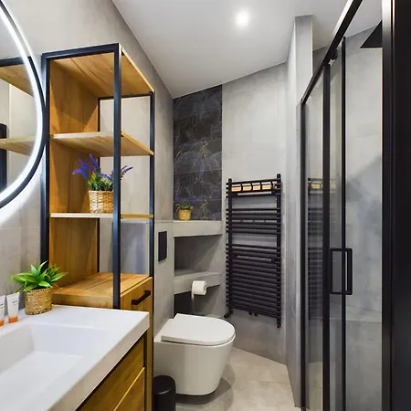 Modern And Comfortable With Smart Tvs Near Pge By Renters شقة *
