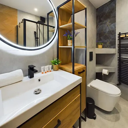 Modern And Comfortable Studios With Smart Tvs Near Pge By Noclegi Renters