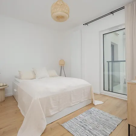 Modern And Comfortable Studios With Smart Tvs Near Pge By Noclegi Renters Daire