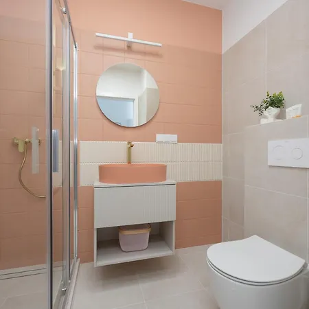 Modern And Comfortable With Smart Tvs Near Pge By Renters * وارسو