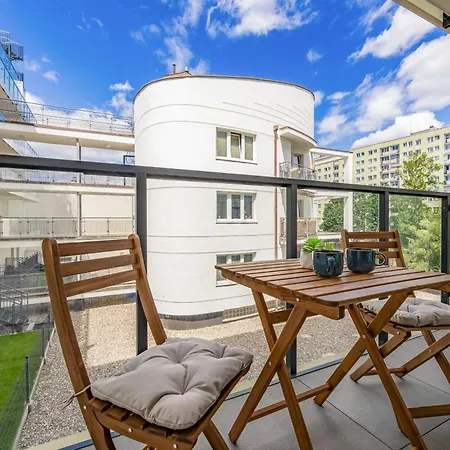 Modern And Comfortable Studios With Smart Tvs Near Pge By Noclegi Renters Daire *