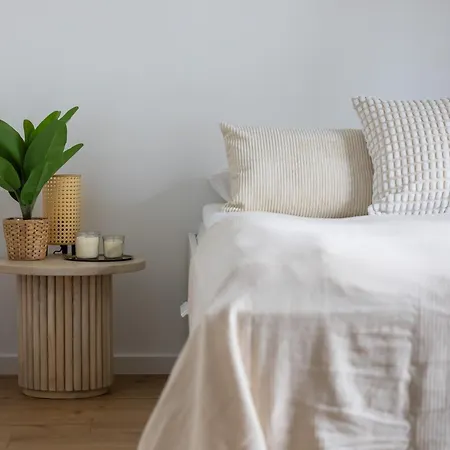 Modern And Comfortable With Smart Tvs Near Pge By Renters *