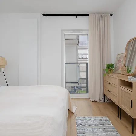 Modern And Comfortable With Smart Tvs Near Pge By Renters شقة